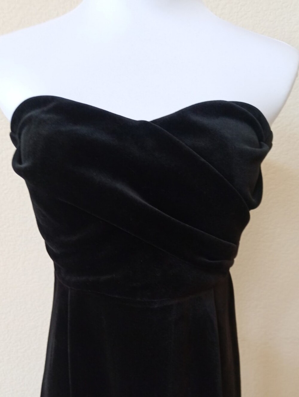 Express black velour sweetheart neckline strapless cocktail dress - Picture 6 of 12